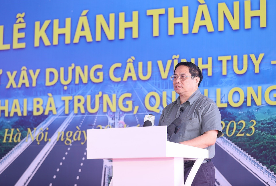 Thủ tướng Phạm Minh Chính phát biểu tại Lễ Khánh thành Cầu Vĩnh Tuy giai đoạn 2. (Ảnh: Dương Giang/TTXVN)