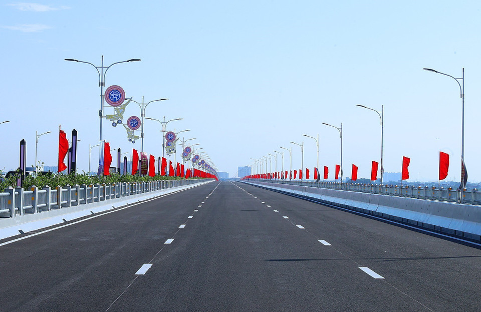 Cầu Vĩnh Tuy giai đoạn 2 chính thức đưa vào sử dụng. (Ảnh: Dương Giang/TTXVN)