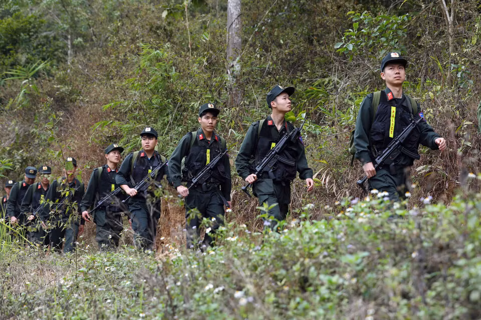 Năm 2023, Trung đoàn Cảnh sát Cơ động Tây Bắc đã phối hợp với Công an tỉnh Điện Biên tuần tra kiểm soát, đảm bảo an ninh trật tự, bắt giữ 199 đối tượng, trong đó có 24 đối tượng mua bán, 8 đối tượng vận chuyển, 152 đối tượng tàng trữ trái phép chất ma tuý; 3 đối tượng trồng cây thuốc phiện; thu giữ 66 bánh heroin... (Ảnh: Phạm Kiên/TTXVN)