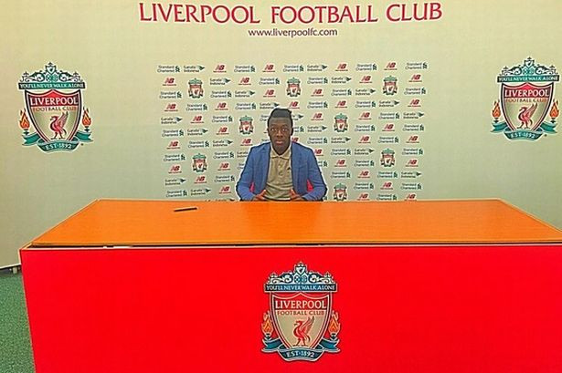  Bobby Adekanye (Barcelona - Liverpool). Bobby Adekanye, 16 tuổi, chính là cái tên mới nhất đầu quân cho Liverpool. Đây cũng là bản hợp đồng thứ 7 của The Kop trong kỳ chuyển nhượng mùa Hè này.