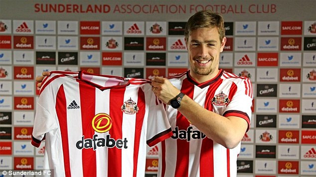  Sebastian Coates (Liverpool - Sunderland). Liverpool chính thức thức để trung vệ Sebastian Coates gia nhập Sunderland, sau khi chấp nhận mức phí chuyển nhượng 2 triệu bảng mà "Mèo đen" đề nghị.