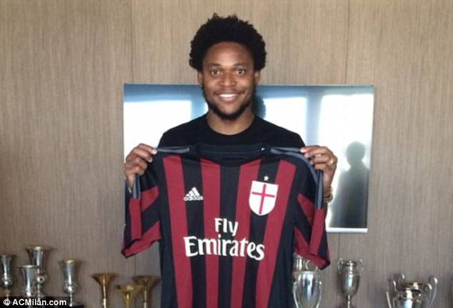  Luiz Adriano (Shakhtar Donetsk - AC Milan) Luiz Adriano đã chính thức chia tay Shakhtar Donetsk để gia nhập AC Milan theo bản hợp đồng có thời hạn 5 năm. Milan đã phải trả 5 triệu cho thương vụ này.