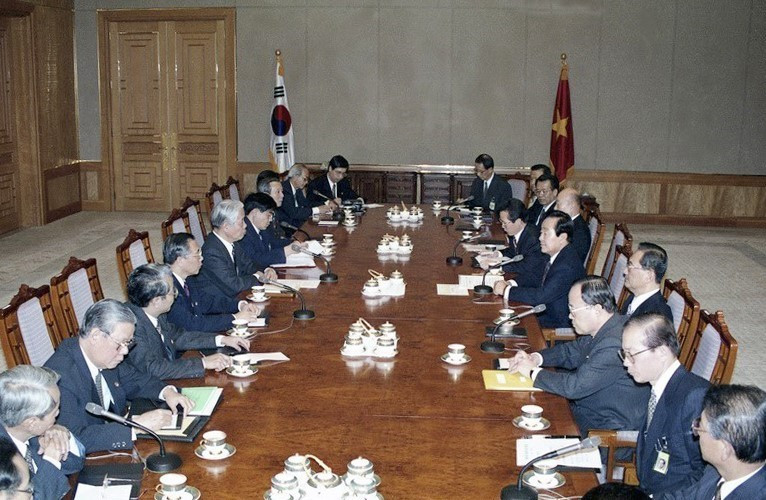 Tổng thống Hàn Quốc Kim Young-sam hội đàm với Tổng Bí thư Đỗ Mười thăm chính thức Hàn Quốc, tháng 4/1995. (Ảnh: Xuân Lâm/TTXVN)