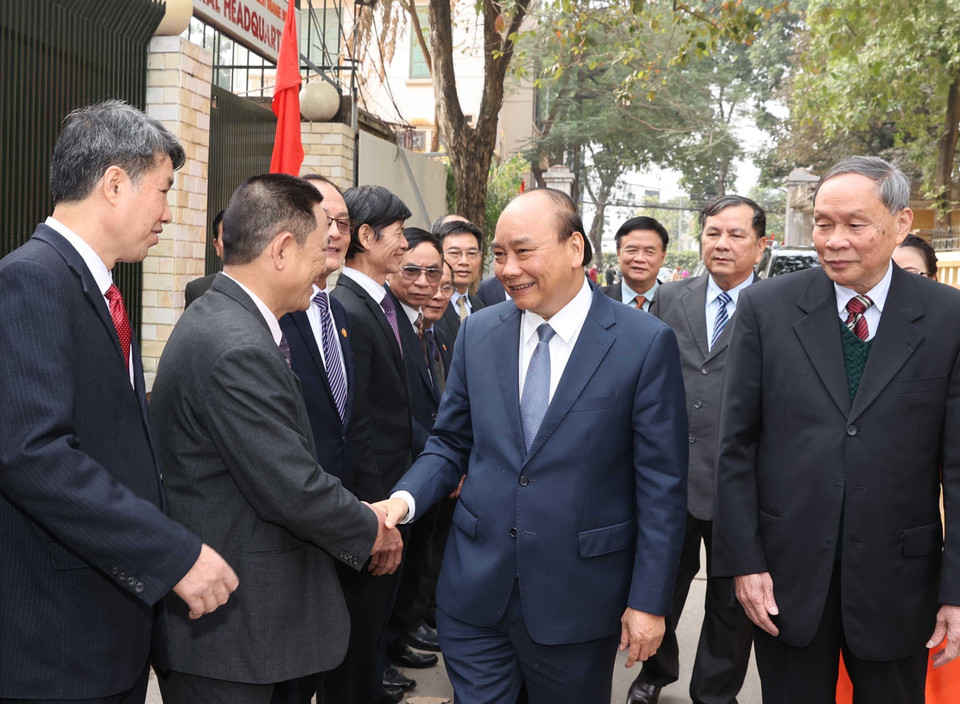 Thủ tướng Nguyễn Xuân Phúc với các lãnh đạo, cán bộ Hội nạn nhân chất độc da cam/dioxin Việt Nam. (Ảnh: Thống Nhất/TTXVN)