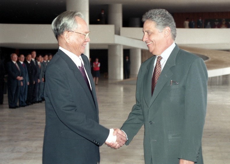 Tổng thống Brazil Fernando Henrique Cardoso đón Chủ tịch nước Lê Đức Anh thăm chính thức Brazil, tháng 10/1995. (Ảnh: Cao Phong/TTXVN)