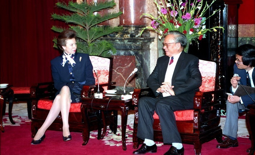 Giai đoạn 1991-1996, Việt Nam đã hình thành về cơ bản đường lối đối ngoại độc lập, tự chủ, rộng mở, đa dạng hóa, đa phương hóa quan hệ quốc tế. Trong ảnh: Chủ tịch nước Lê Đức Anh tiếp công chúa Hoàng gia Anh Anne Elizabeth Alice Louise, sáng 3/3/1994, tại Hà Nội. (Ảnh: Thu Hoài/TTXVN)