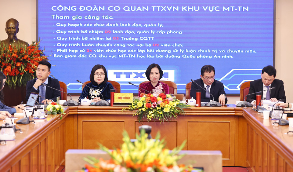 Đoàn Chủ tọa điều hành hội nghị. (Ảnh: Minh Đức/TTXVN)