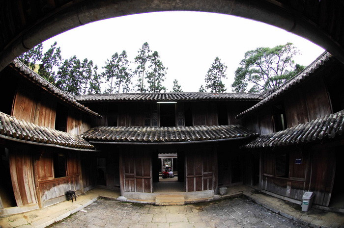 Di tích Nhà vua mèo Vương Chí Sình. (Ảnh: Minh Đức/TTXVN)