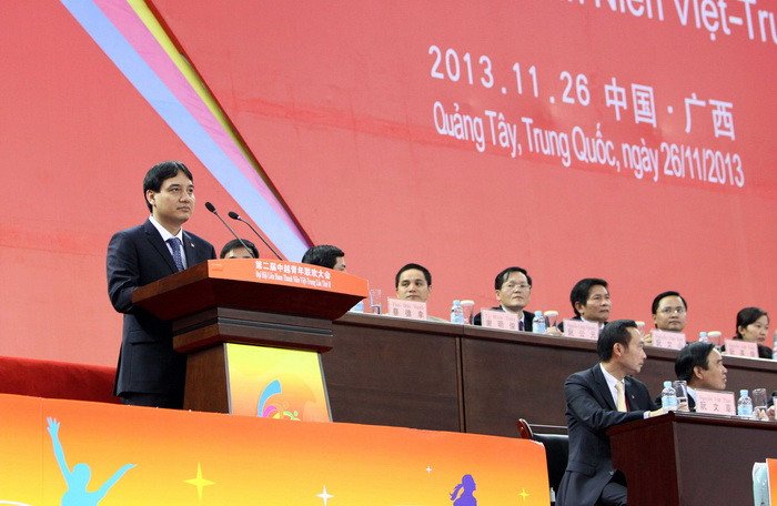 Ông Nguyễn Đắc Vinh, Bí thư thứ nhất Trung ương Đoàn Thanh niên Cộng sản Hồ Chí Minh, Trưởng Đoàn đại biểu thanh niên Việt Nam đọc Thư chúc mừng liên hoan của Chủ tịch nước Trương Tấn Sang. (Ảnh: Dương Giang/TTXVN)