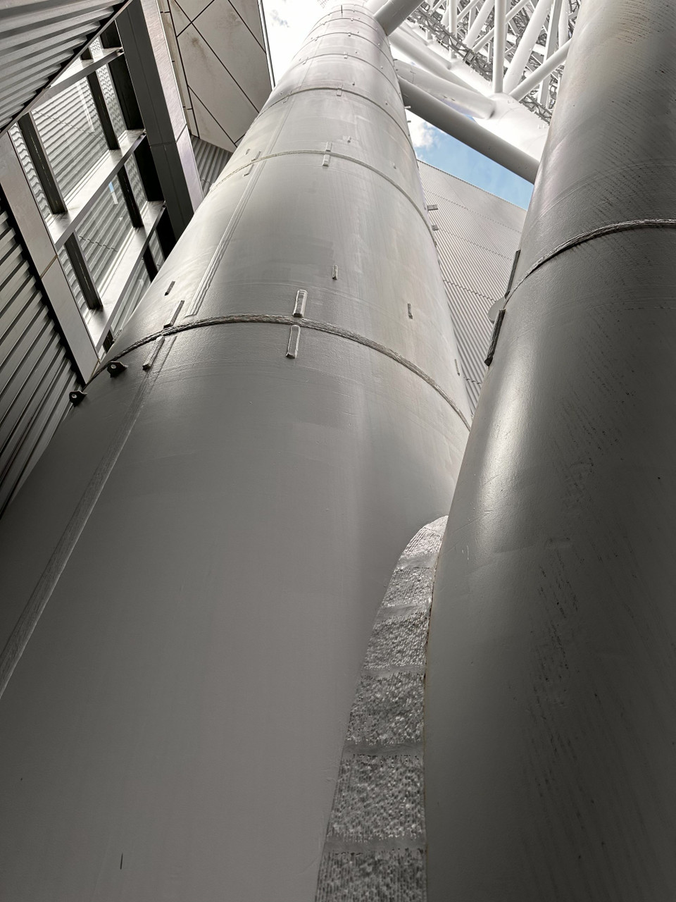 Một ống thép tại vị trí chân đỡ của tháp Skytree. (Ảnh: Nguyễn Tuyến/TTXVN)