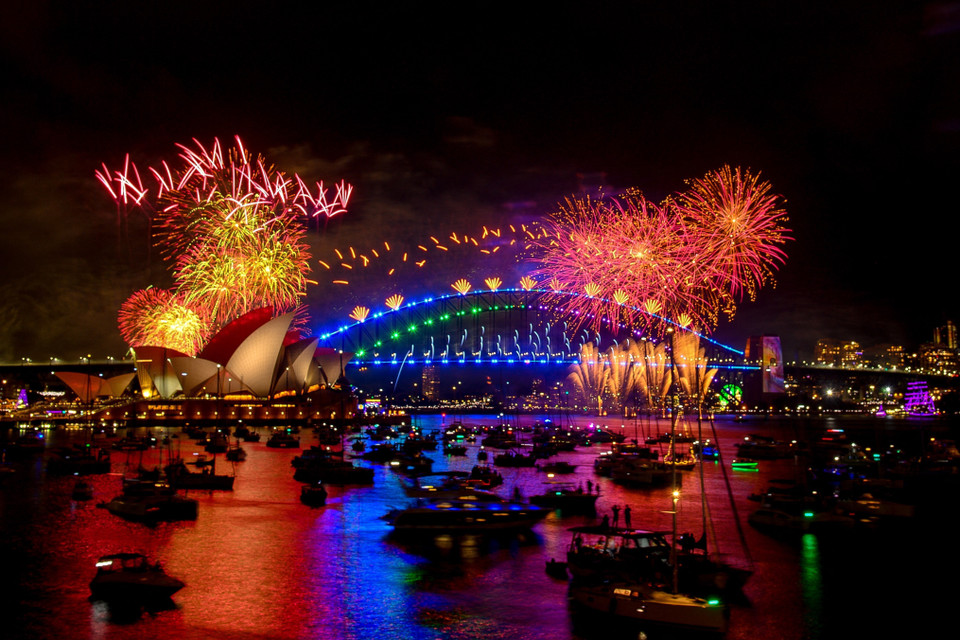 Trình diễn pháo hoa đón Năm mới tại Cầu cảng Sydney, Australia, ngày 1/1/2024. (Ảnh: AFP/TTXVN)