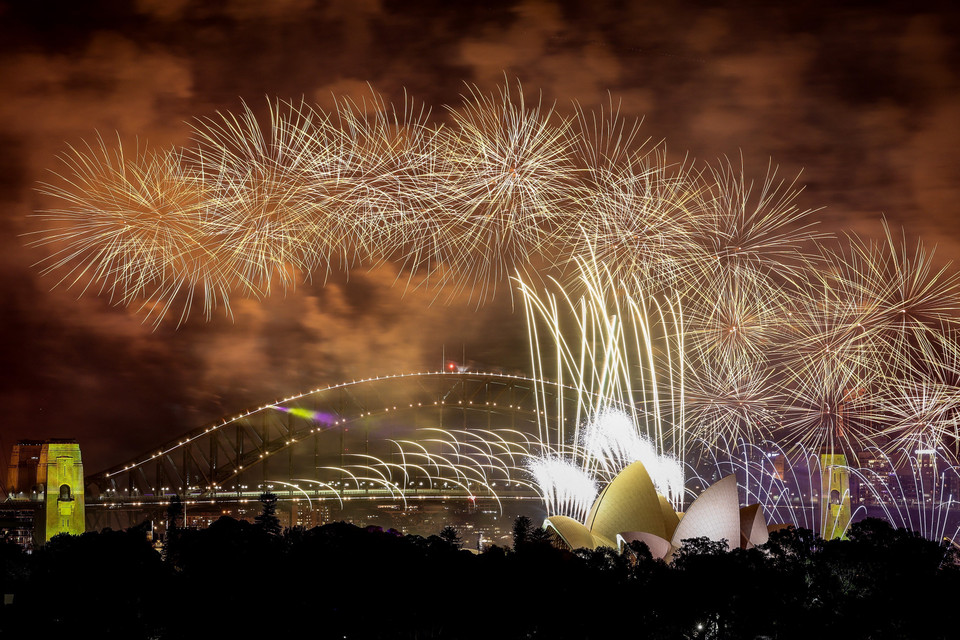 Trình diễn pháo hoa đón Năm mới tại Cầu cảng Sydney, Australia, ngày 1/1/2024. (Ảnh: AFP/TTXVN)