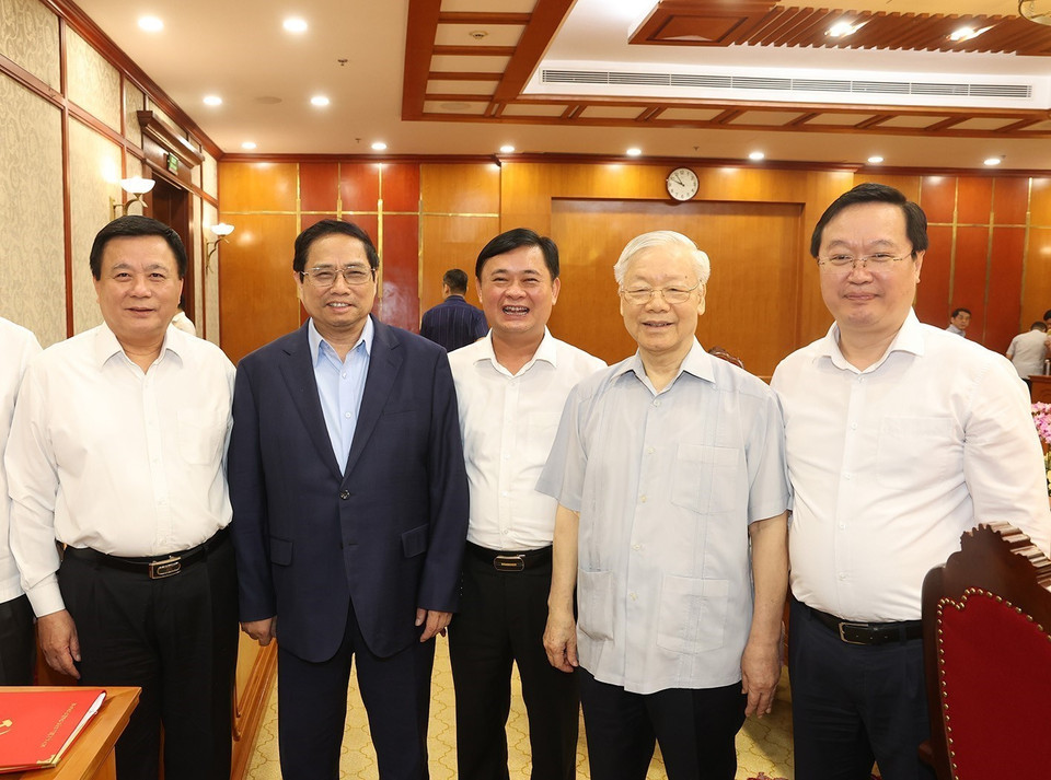 Tổng Bí thư Nguyễn Phú Trọng, Thủ tướng Phạm Minh Chính với các đại biểu chụp ảnh chung. (Ảnh: Trí Dũng/TTXVN)