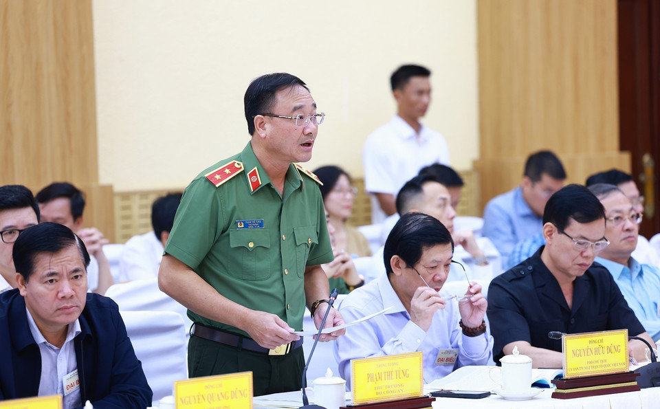 Trung tướng Phạm Thế Tùng, Thứ trưởng Bộ Công an báo cáo tình hình an ninh trật tự vùng Tây Nguyên.(Ảnh: Dương Giang/TTXVN)