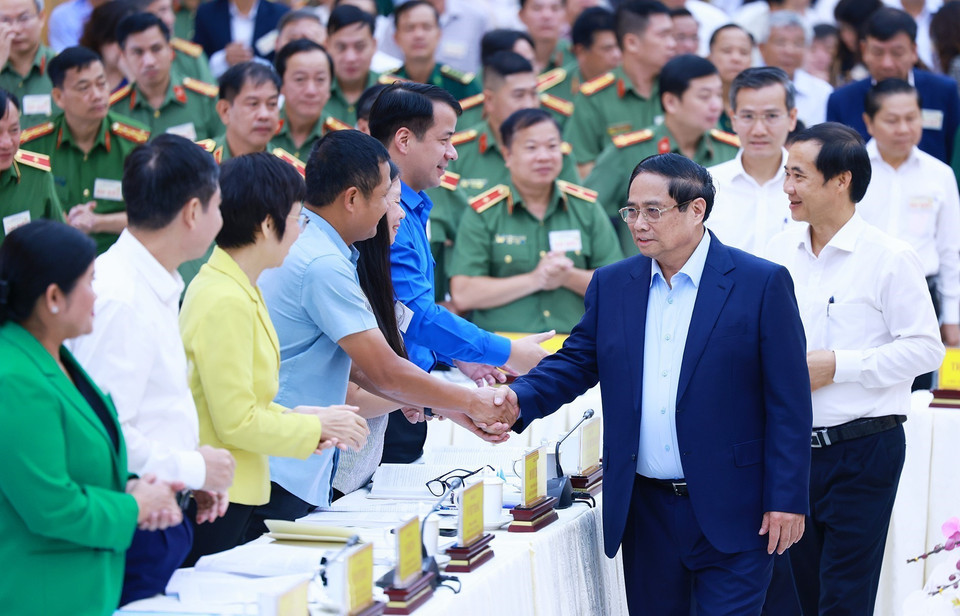 Thủ tướng Phạm Minh Chính với các đại biểu dự Hội nghị đảm bảo an ninh trật tự phục vụ phát triển kinh tế-xã hội các tỉnh Tây Nguyên. (Ảnh: Dương Giang/TTXVN)