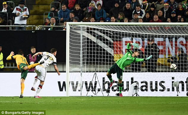 Tuy nhiên, 5 phút trước khi hiệp 1 khép lại...