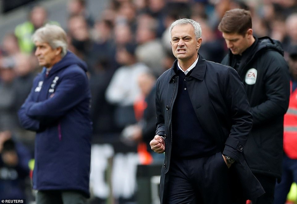 HLV Jose Mourinho có sự khởi đầu hoàn hảo cùng Tottenham.