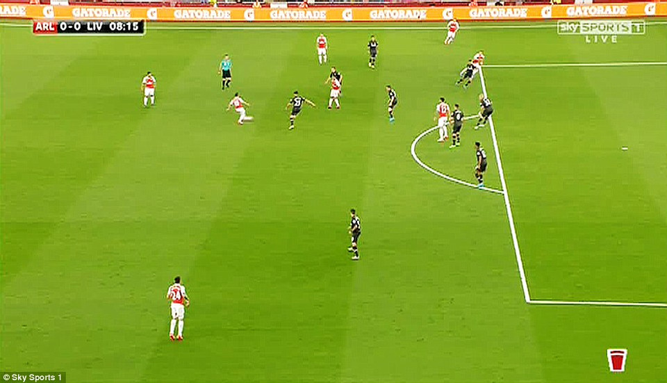 ... nhưng trọng tài đã không công nhận khi cho rằng tiền vệ này đã việt vị.