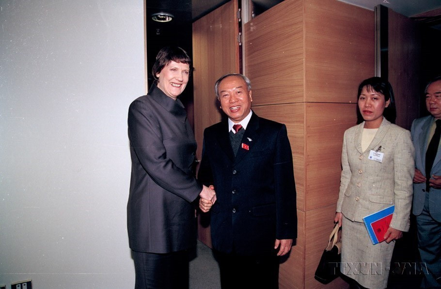Thủ tướng Helen Clark hội kiến Chủ tịch Quốc hội Nguyễn Văn An thăm chính thức New Zealand (2004). (Ảnh: Trí Dũng/TTXVN)