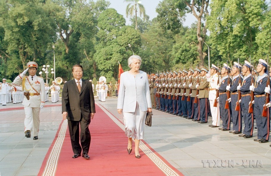 Chủ tịch nước Trần Đức Lương đón Toàn quyền New Zealand Silvia Cartwright thăm chính thức Việt Nam từ ngày 24-30/11/2005. (Ảnh: Nguyễn Khang/TTXVN)