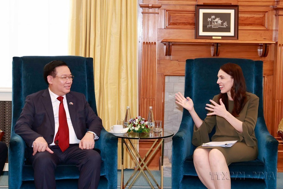 Chủ tịch Quốc hội Vương Đình Huệ hội kiến Thủ tướng New Zealand Jacinda Ardern (Wellington, 2022). (Ảnh: Doãn Tấn/TTXVN)