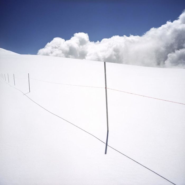 Đường biên giới như được vẽ bút chì giữa Italy và Thụy Sĩ. (Nguồn: boredpanda.com)