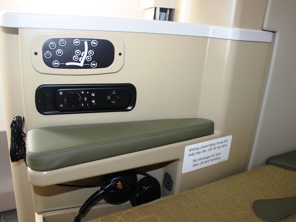 Các thiết bị giải trí đi kèm với ghế ngồi của hành khách được thiết kế gọn gàng. (Ảnh: Việt Hùng/Vietnam+)