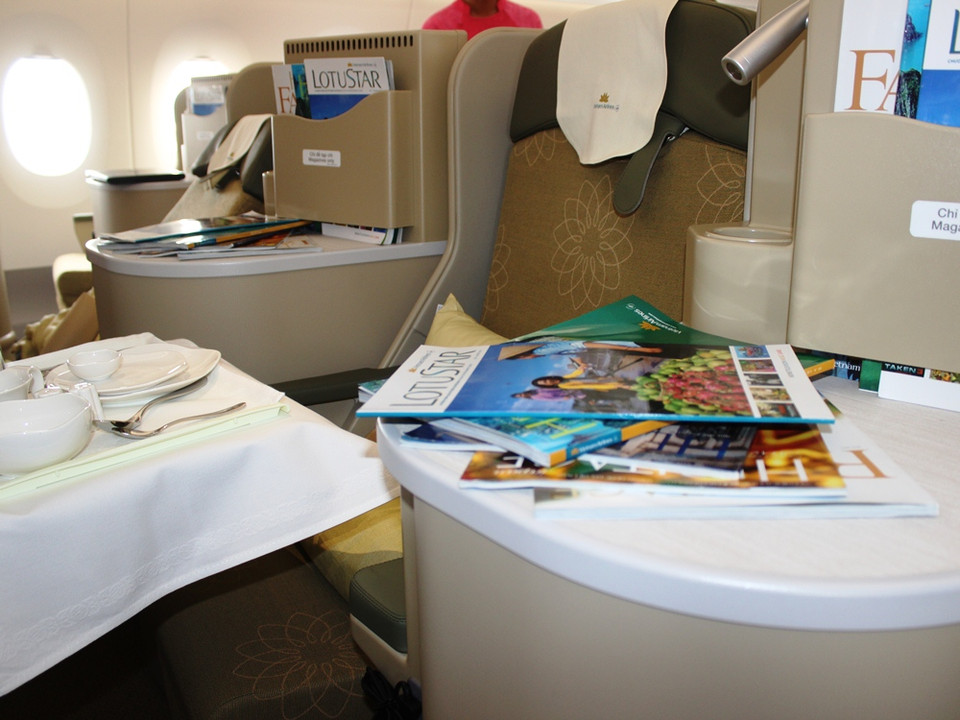 Ghế hạng thương gia sang trọng với tích hợp màn hình. (Ảnh: Việt Hùng/Vietnam+)