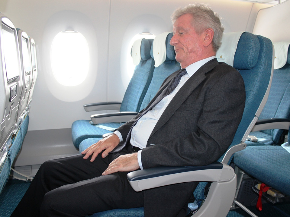 Hành khách khá thoải mái khi ngồi trên máy bay. (Ảnh: Việt Hùng/Vietnam+)