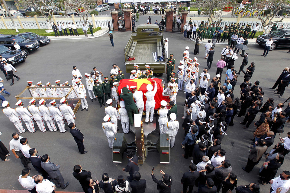 Nghi lễ di quan tiễn biệt đồng chí Trương Vĩnh Trọng về nơi an nghỉ cuối cùng. (Ảnh: Thanh Vũ/TTXVN)