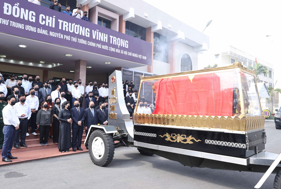 Di quan của đồng chí Trương Vĩnh Trọng được linh xa của Đoàn Nghi lễ Quân đội rước về Nghĩa trang Liệt sỹ tỉnh Bến Tre. (Ảnh: Thống Nhất/TTXVN)