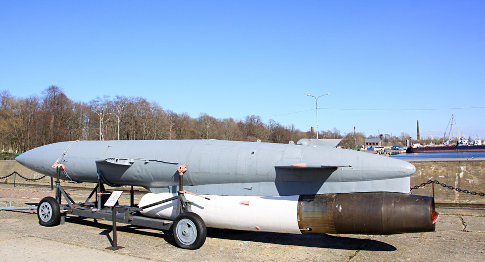 Tên lửa hành trình chống hạm K-10S có chiều dài 9,45m; dự trữ nhiên liệu 1575 lít, tầm bắn 185-220km, tốc độ 420m/giây. (Ảnh: Hồng Quân/TTXVN)