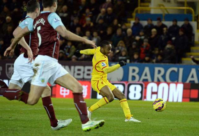 Liverpool tạm thoát khỏi chuỗi ngày đen tối nhờ pha lập công duy nhất của Raheem Sterling trong trận đấu với Burnley. (Nguồn: Getty)