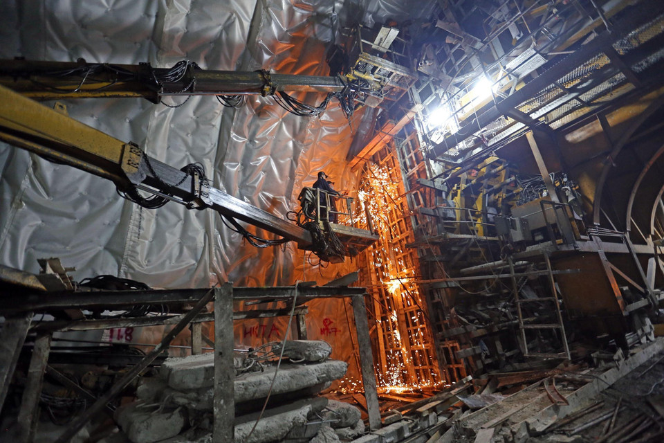 Thi công hạng mục đổ bê tông vỏ hầm. (Ảnh: Huy Hùng/TTXVN)