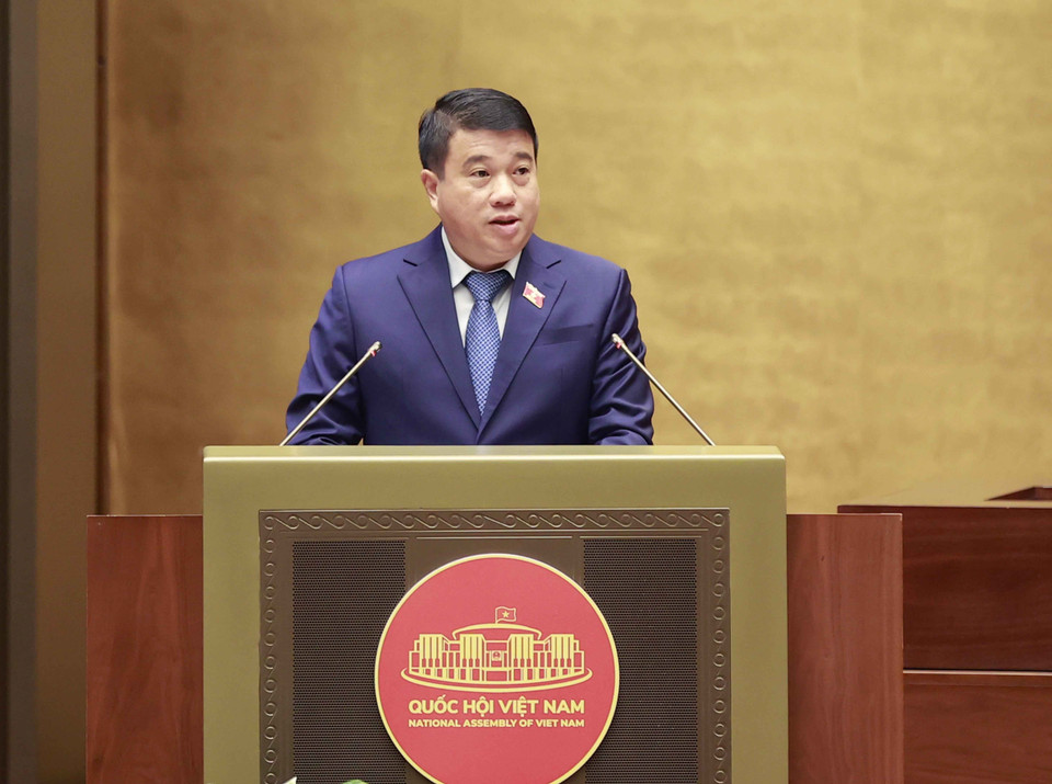 Chủ tịch Hội đồng Dân tộc của Quốc hội, Phó Trưởng Đoàn Giám sát của Quốc hội Y Thanh Hà Niê Kđăm trình bày Báo cáo của Đoàn giám sát về việc triển khai thực hiện các Nghị quyết về các Chương trình Mục tiêu Quốc gia. (Ảnh: Doãn Tấn/TTXVN)