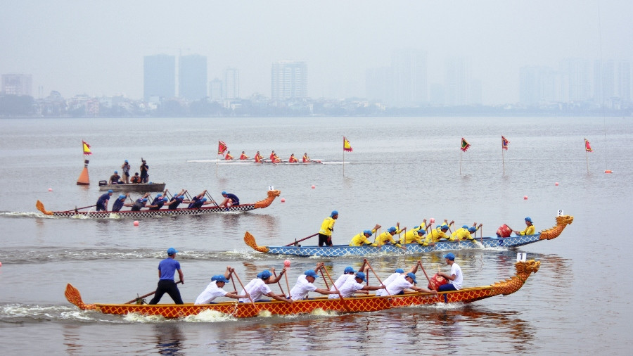 Lễ hội Bơi chải thuyền rồng Hà Nội mở rộng năm 2019 có 33 đoàn với 43 đội tranh tài trong 2 ngày 16-17/2. (Ảnh: Việt Hùng/Vietnam+)
