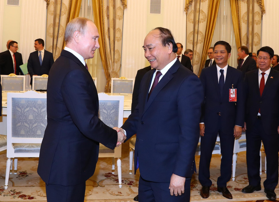 Thủ tướng Nguyễn Xuân Phúc hội kiến Tổng thống Nga Vladimir Putin. (Ảnh: Thống Nhất/TTXVN)