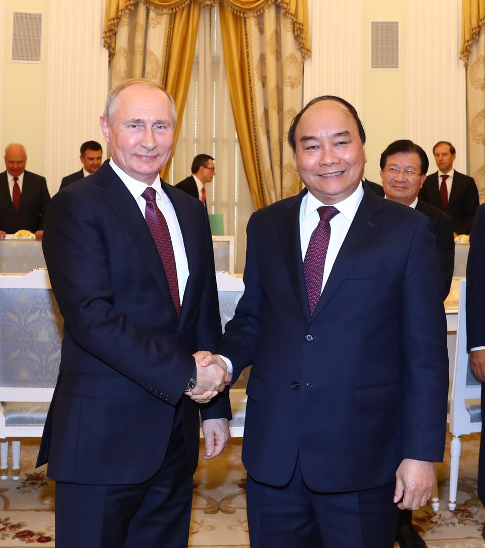 Thủ tướng Nguyễn Xuân Phúc hội kiến Tổng thống Nga Vladimir Putin. (Ảnh: Thống Nhất/TTXVN)