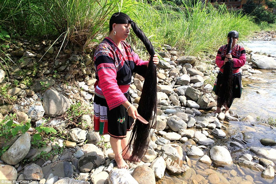 Họ thường cắt tóc trước khi lập gia đình. (Nguồn: China Daily)