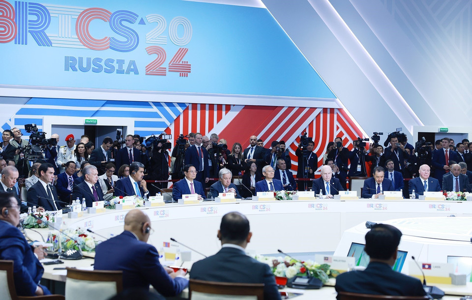 Thủ tướng Phạm Minh Chính tham dự và phát biểu tại Phiên toàn thể Hội nghị các Nhà lãnh đạo Nhóm BRICS mở rộng. (Ảnh: Dương Giang/TTXVN)