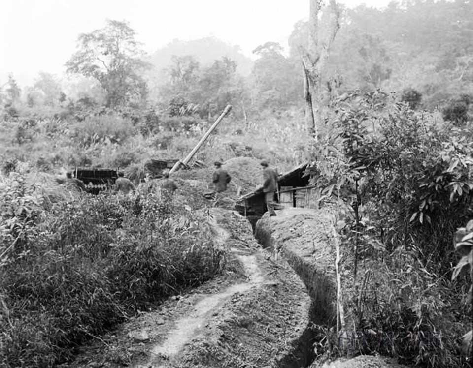 Chiến sỹ Đại đội 7, Tiểu đoàn 3 pháo binh, Đoàn M68 Hà Tuyên chuẩn bị đợt chiến đấu mới. (Ảnh: Minh Lộc/TTXVN)