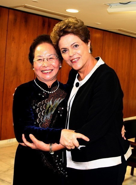 Phó Chủ tịch nước Nguyễn Thị Doan hội kiến Tổng thống Dilma Rousseff, ngày 15/5/2015, nhân dịp tham dự Hội nghị Thượng đỉnh Phụ nữ Toàn cầu lần thứ 25 tại Brazil. (Ảnh: Thống Nhất/TTXVN)