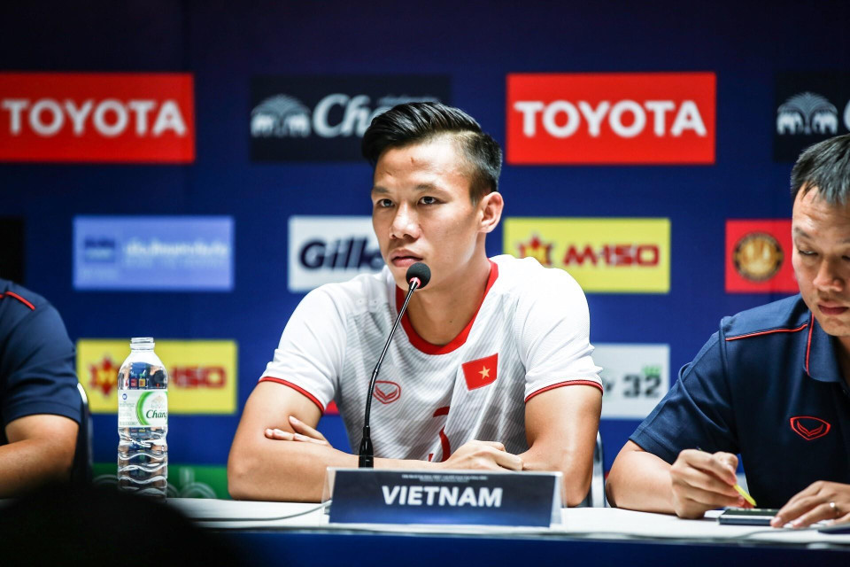 Đội trưởng đội tuyển Việt Nam Quế Ngọc Hải trả lời câu hỏi của truyền thông. (Ảnh: Trọng Đạt/TTXVN)