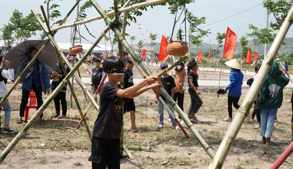 Các địa phương trong huyện Phú Thiện tham gia hội thi văn hóa thể thao các dân tộc thiểu số và phiên chợ nông sản địa phương. (Ảnh: Hồng Điệp/TTXVN)