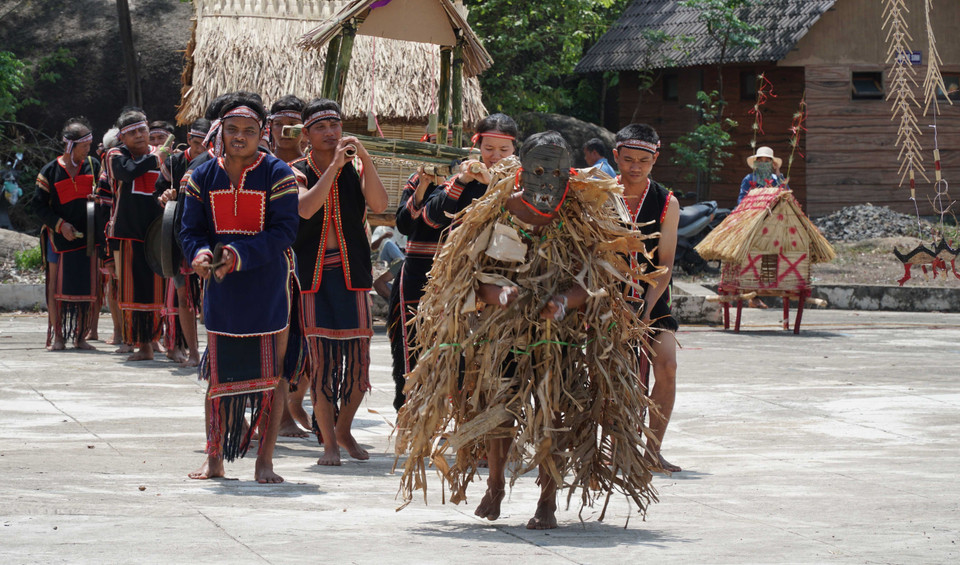 Các nghi thức cúng cầu mưa Yang Pơ tao Apui tại Khu Di tích lịch sử-văn hóa cấp quốc gia Plei Ơi, xã Ayun Hạ, huyện Phú Thiện, Gia Lai. (Ảnh: Hồng Điệp/TTXVN)