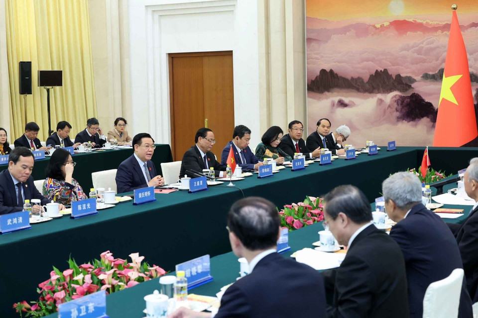 Chủ tịch Quốc hội Vương Đình Huệ hội kiến Chủ tịch Chính hiệp toàn quốc Trung Quốc Vương Hộ Ninh. (Ảnh: Nhan Sáng/TTXVN)