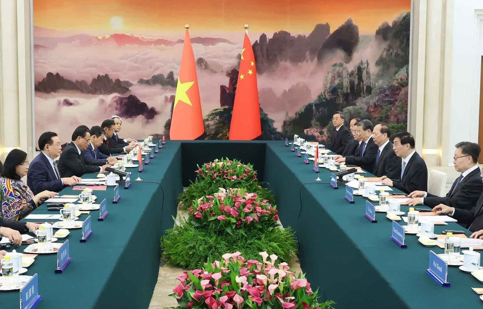 Chủ tịch Quốc hội Vương Đình Huệ hội kiến Chủ tịch Chính hiệp toàn quốc Trung Quốc Vương Hộ Ninh. (Ảnh: Nhan Sáng/TTXVN)