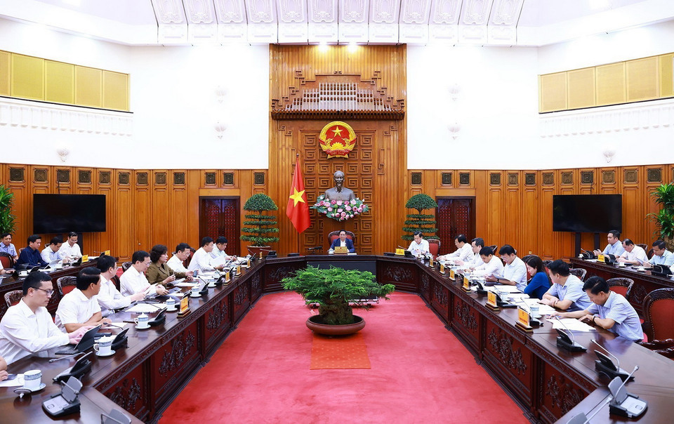 Thủ tướng Phạm Minh Chính chủ trì cuộc họp về chính sách tài khóa. (Ảnh: Dương Giang/TTXVN)