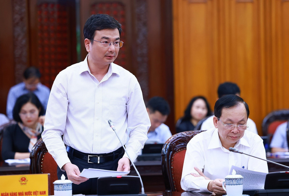 Phó Thống đốc Ngân hàng Nhà nước Việt Nam Phạm Thanh Hà báo cáo về tình hình chính sách tài khóa. (Ảnh: Dương Giang/TTXVN)
