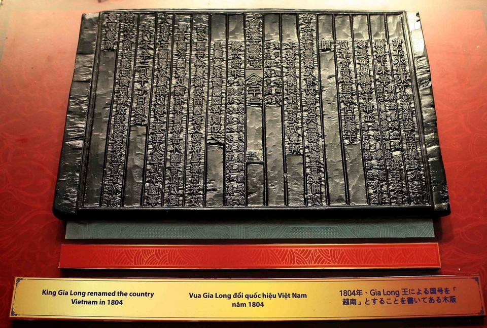 Tư liệu di sản, tài liệu lưu trữ được trưng bày. (Ảnh: Thanh Tùng/TTXVN)